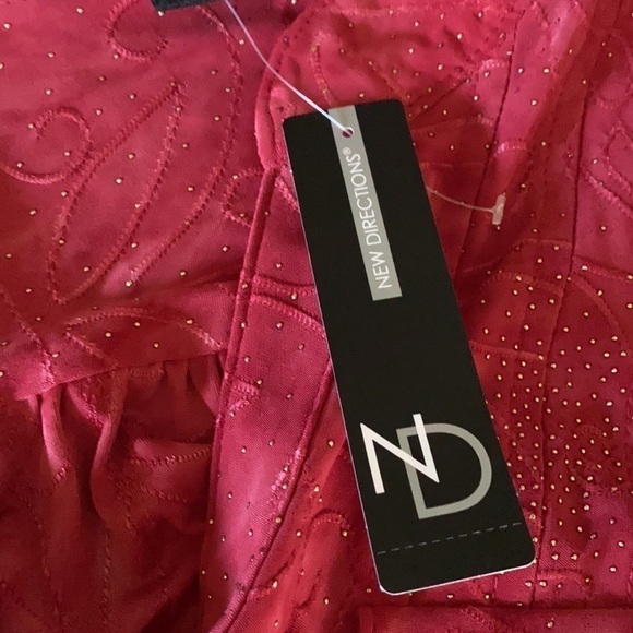 NWT New Directions knit Roll tab Sleeve Top Size Medium - Picture 9 of 10